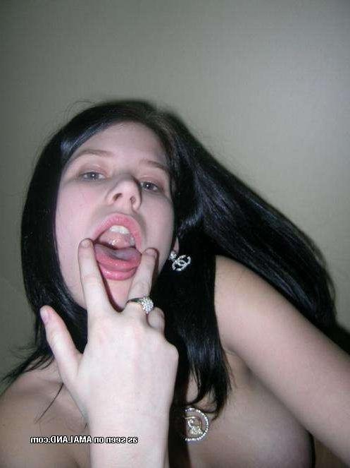 15P Amateur teen GF takes homemade toying snapshots
