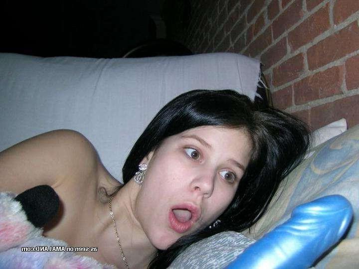 15P Amateur teen GF takes homemade toying snapshots