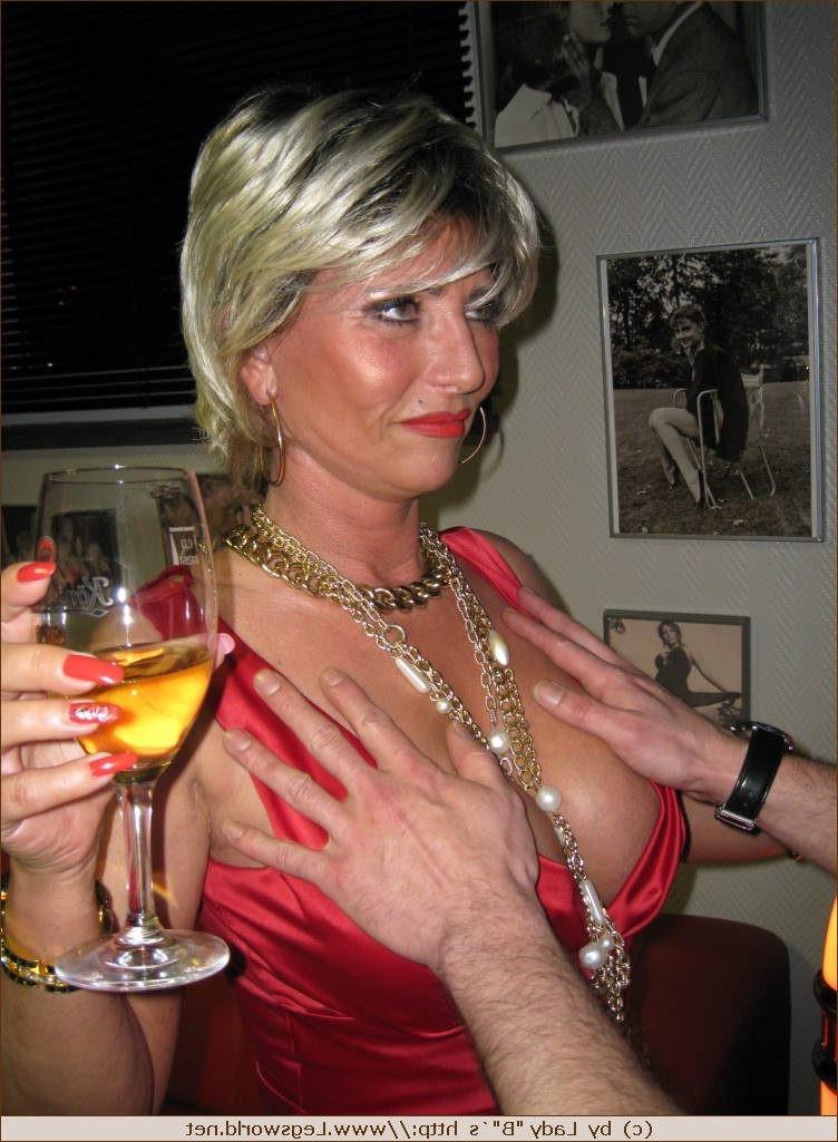 12P Horny amateur lady giving blowjob