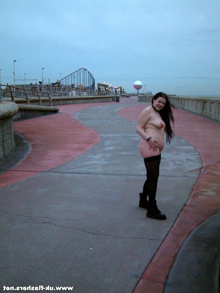 16P Amateur flashing and public nudity at uk holiday resort with daring exhibitionis