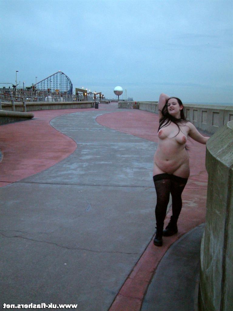 16P Amateur flashing and public nudity at uk holiday resort with daring exhibitionis