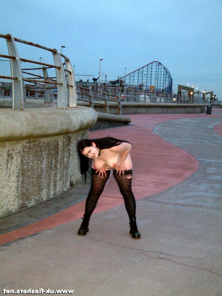 16P Amateur flashing and public nudity at uk holiday resort with daring exhibitionis