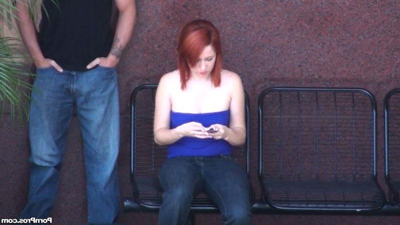 12P Tits of an amateur get flashed by a guy in public