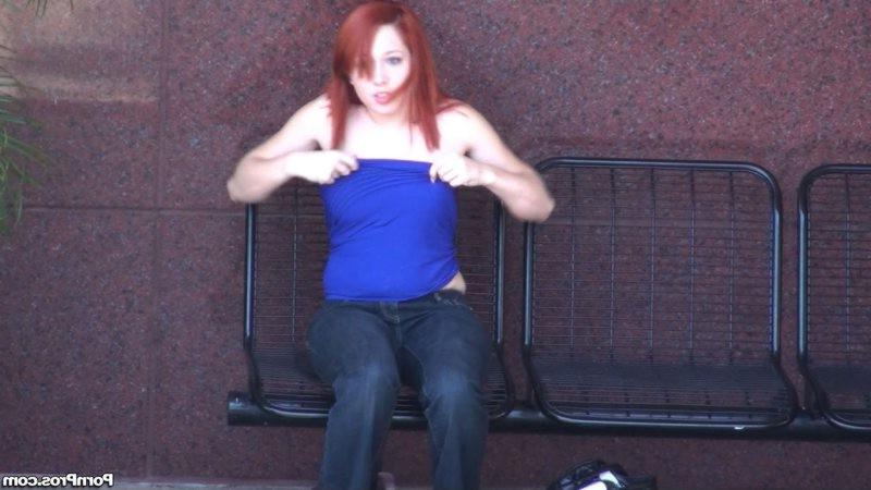 12P Tits of an amateur get flashed by a guy in public