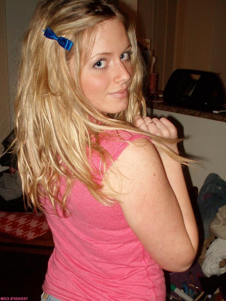 15P Homemade pix of amateur GF toying and sucking cock