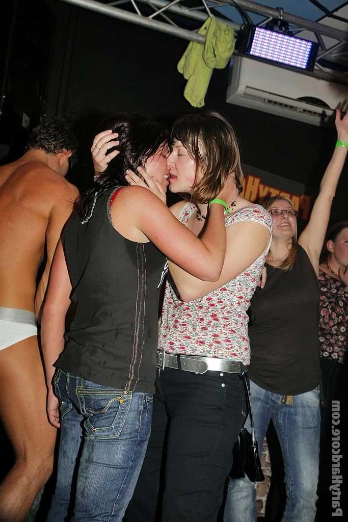 15P Naughty amateur babes blowjob and fucking at hardcore party