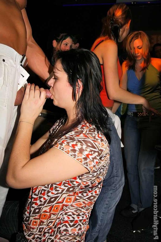 15P Naughty amateur babes blowjob and fucking at hardcore party