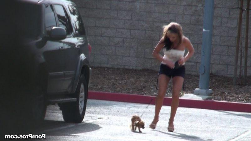 12P Amateur chick gets sharked while walking her dog