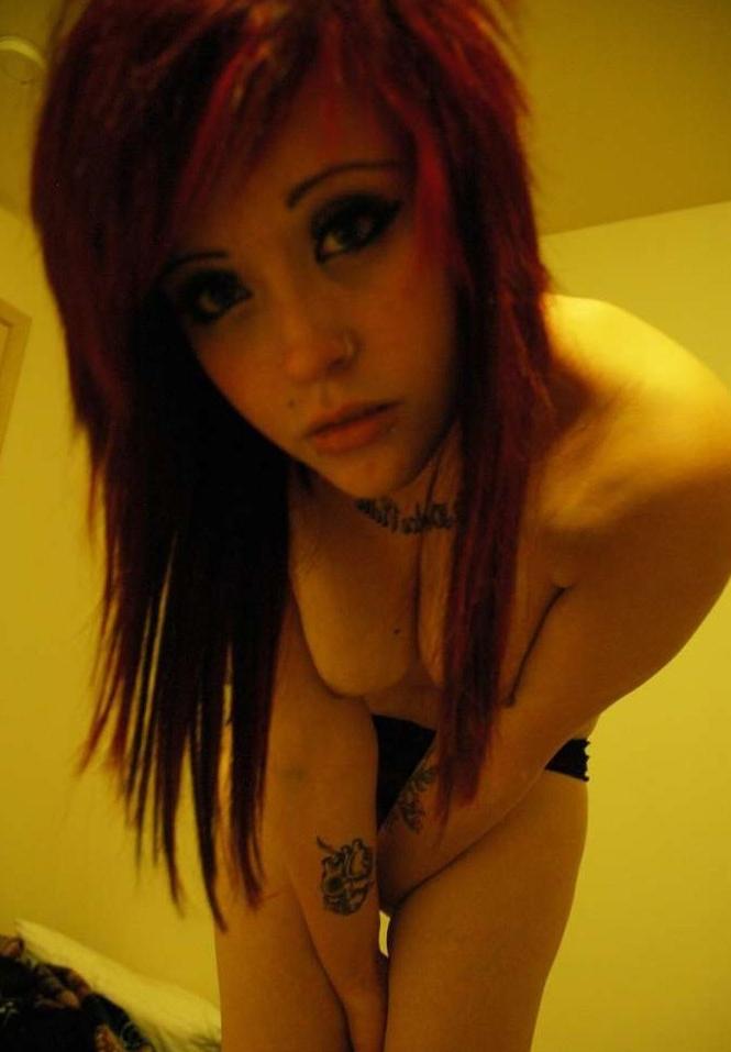 16P Photos of an amateur couple fucking in their cabin