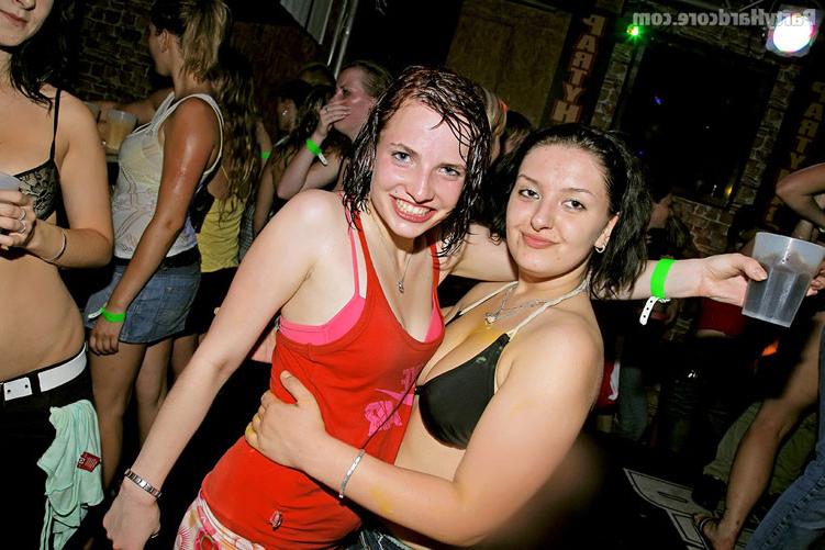 16P Drunk amateur girls fucking in public