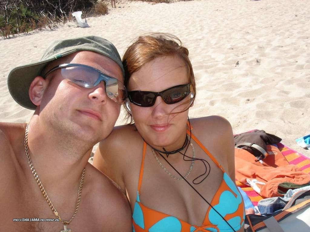 15P Amateur girlfriend shows pussy and hairy asshole in homemade pix