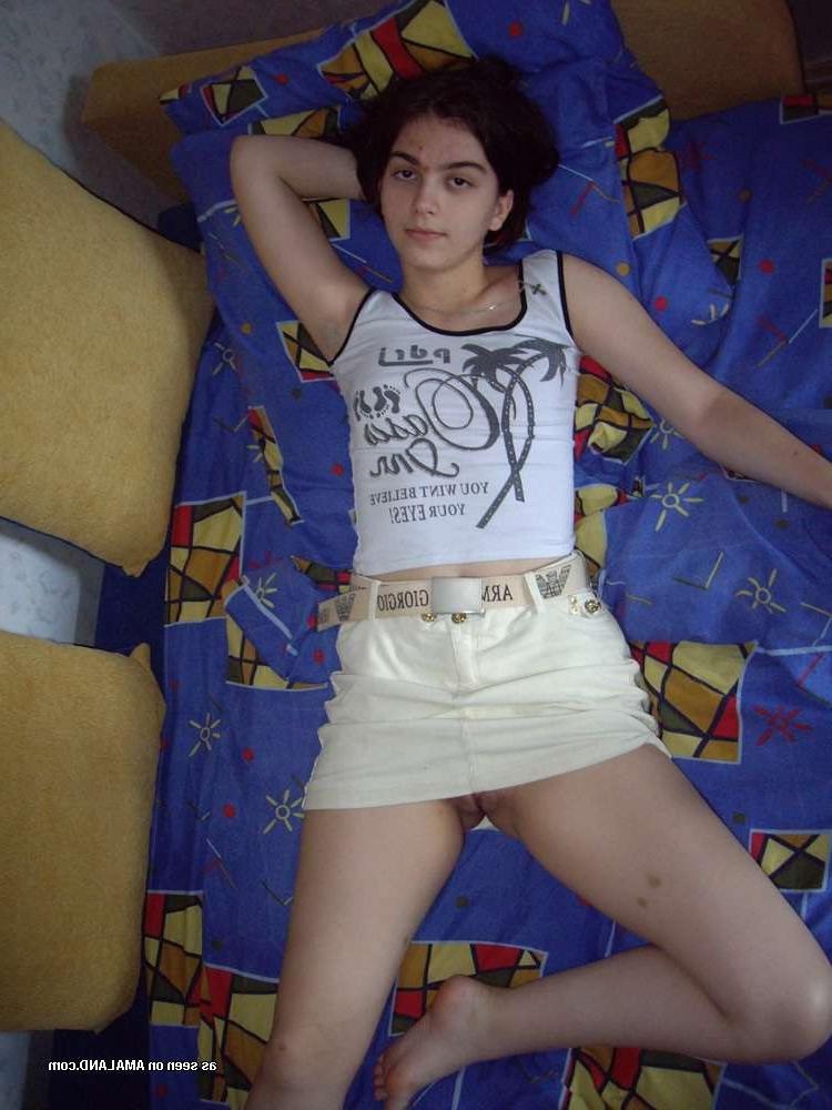 15P Close up homemade photoz of amateur teen GF pussy