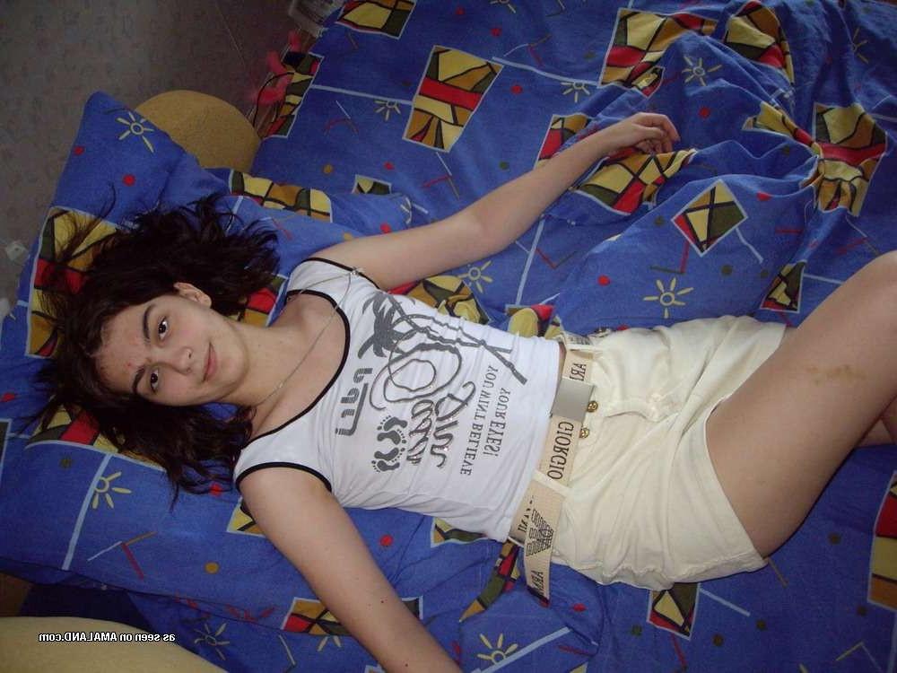 15P Close up homemade photoz of amateur teen GF pussy