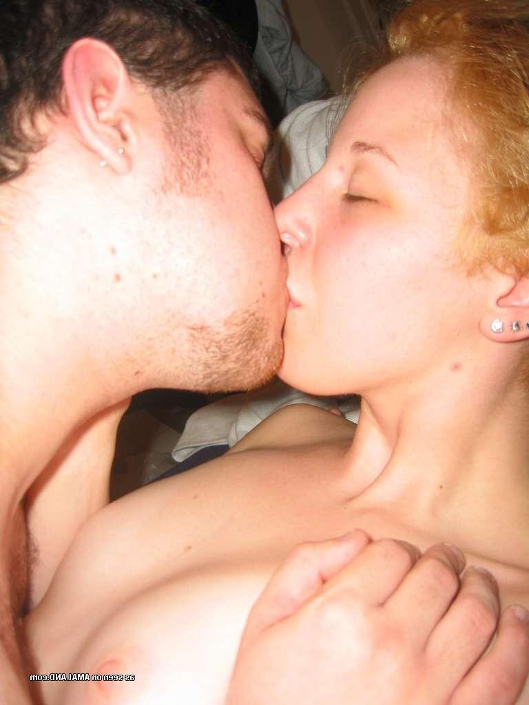 15P Rocker amateur girlfriend showers and sucks cock in homemade pix