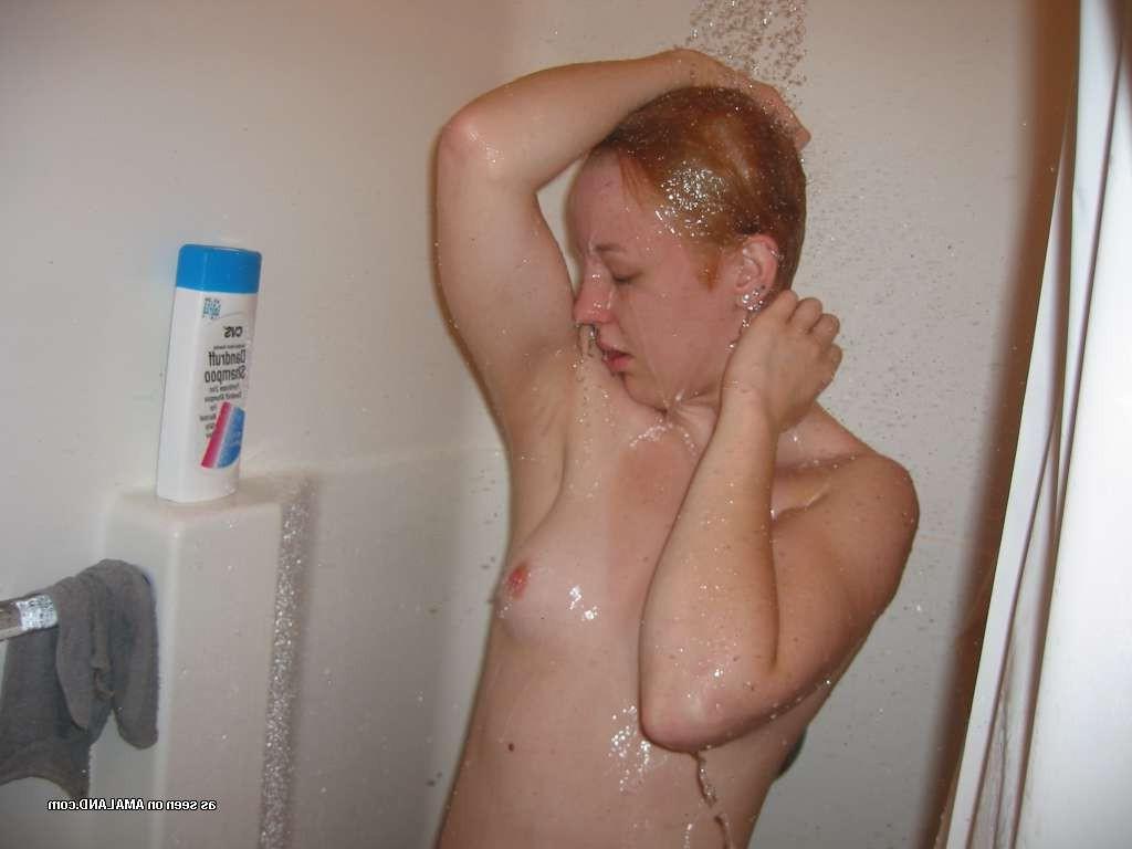 15P Rocker amateur girlfriend showers and sucks cock in homemade pix