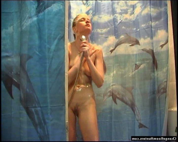 15P Spy on a hot amateur babe in shower