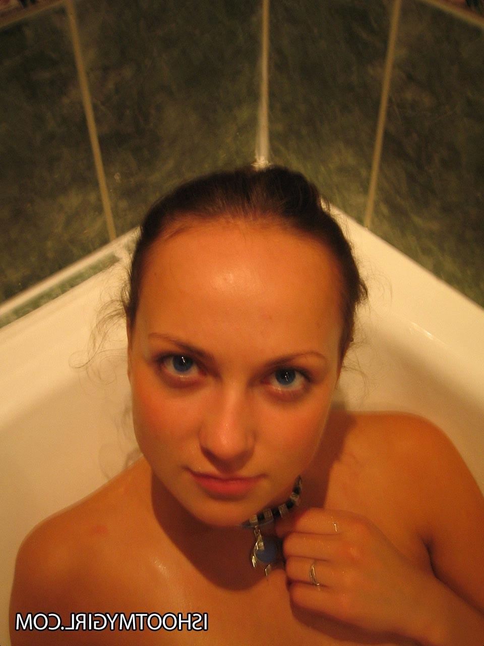 16P Skinny amateur teen girl in bathtub
