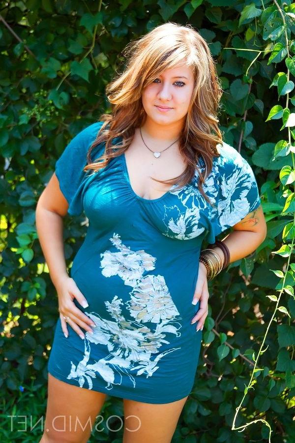 15P Busty brunette amateur showing off her big boobs in a park