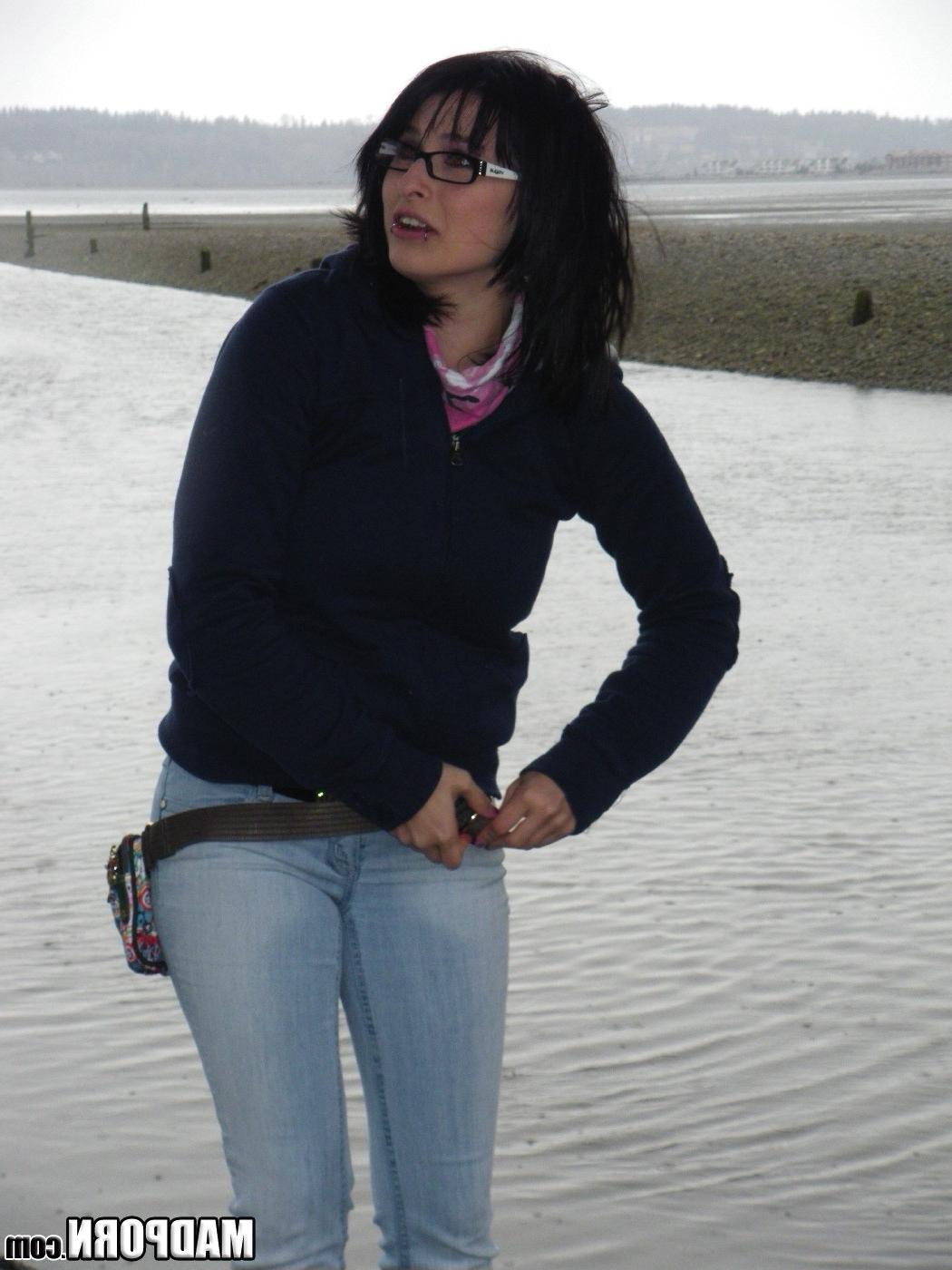 14P Amateur with glasses and piercings sucks and get a mouthful of cum