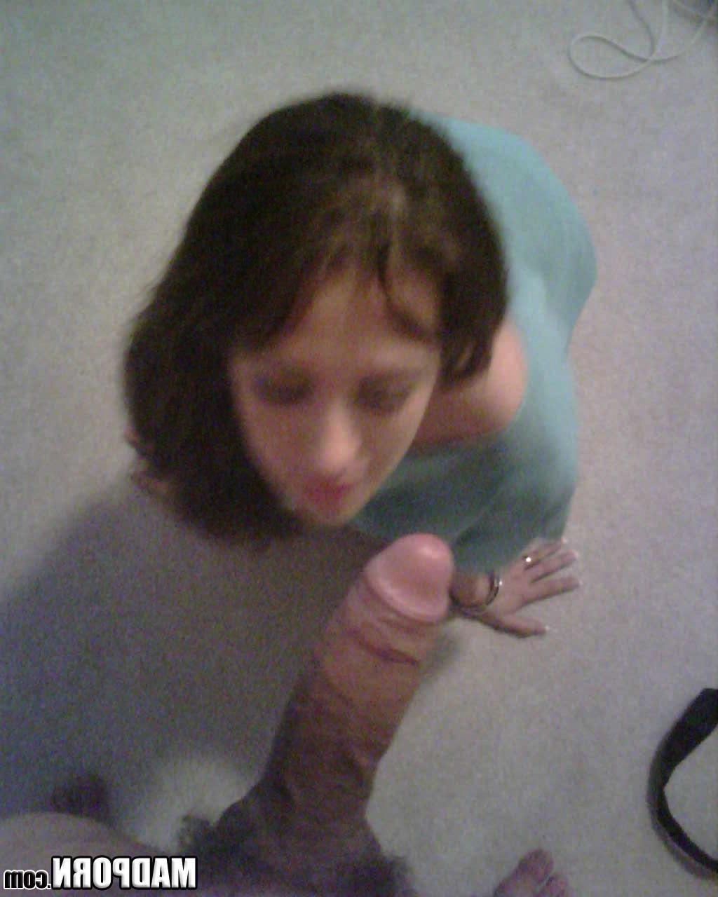 14P Amateur Bobbi got some cell pics of her naked and sucking cock