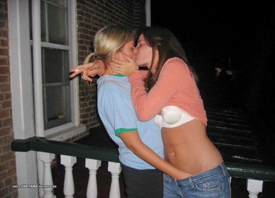 15P Amateur teenie girlfriend pussies exposed in real homemade pics