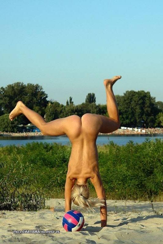15P Various horny amateur teenage girlfriends pose in homemade pics