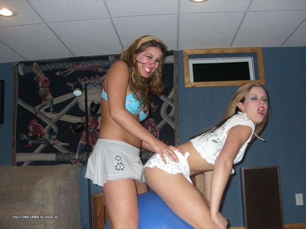 15P Yummy amateur teenage girlfriends pose in candid homemade pix