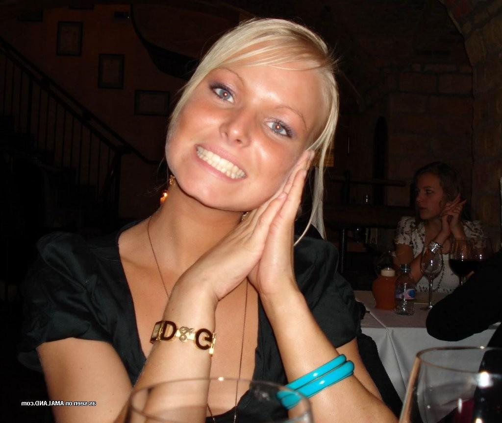 15P Homemade pix of amateur teen girlfriends flashing tits and more
