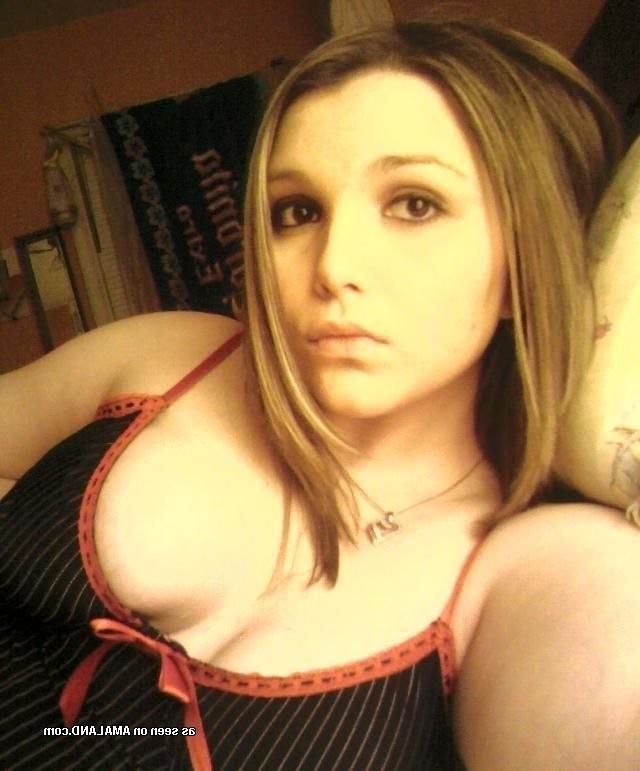 15P Amazing amateur teen girlfriends showing pussy in homemade pix