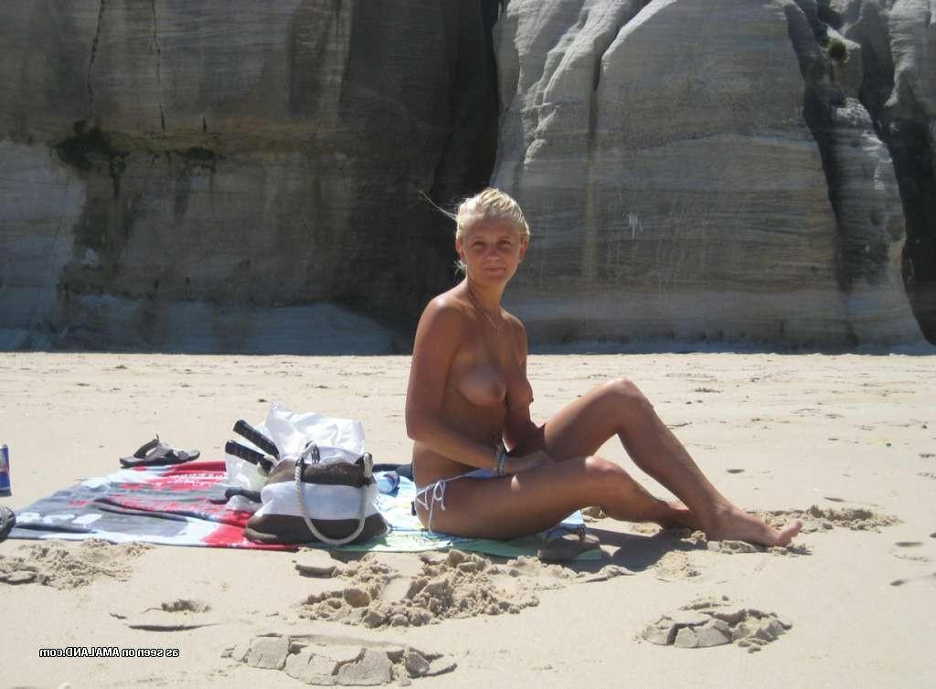 15P Gorgeous amateur teen college girlfriends strip in homemade pix