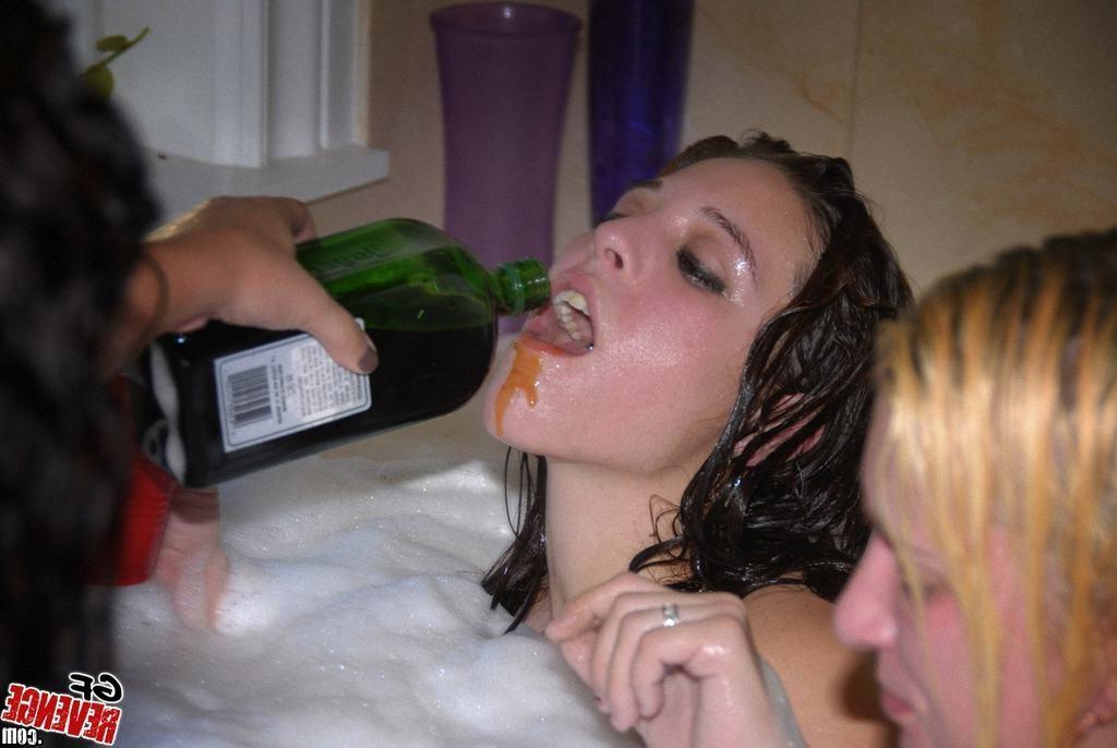15P Curious amateur teen girlfriends getting naked in homemade pix