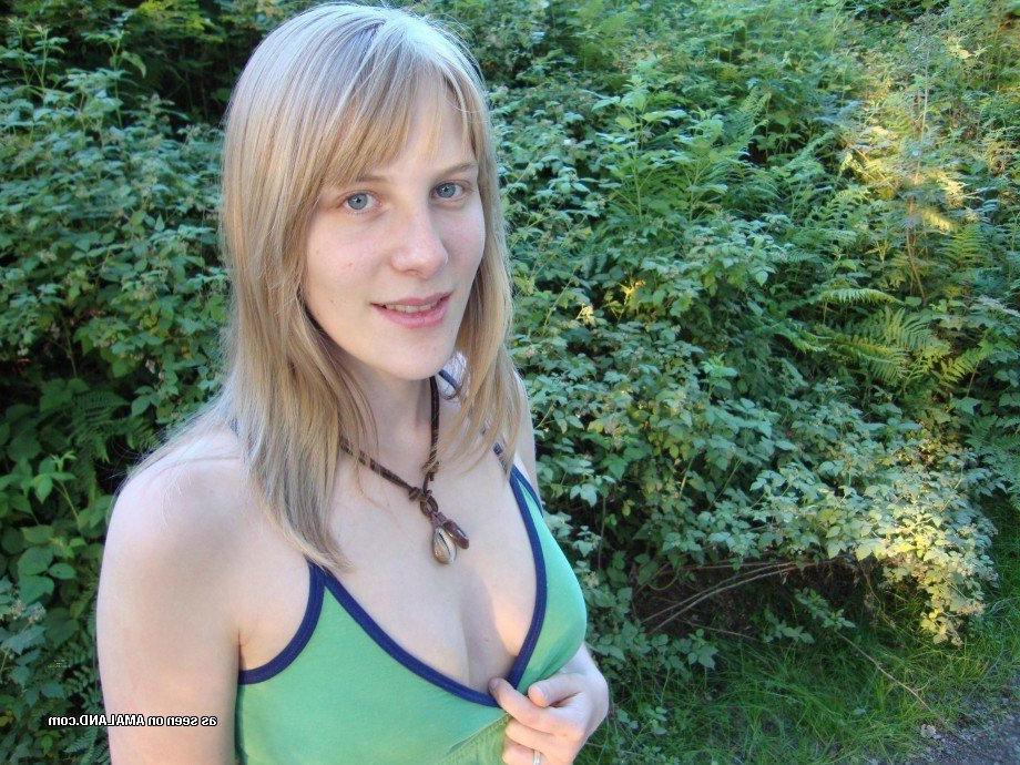 15P Dreamy amateur teen GFs under water and outdoors in homemade pix