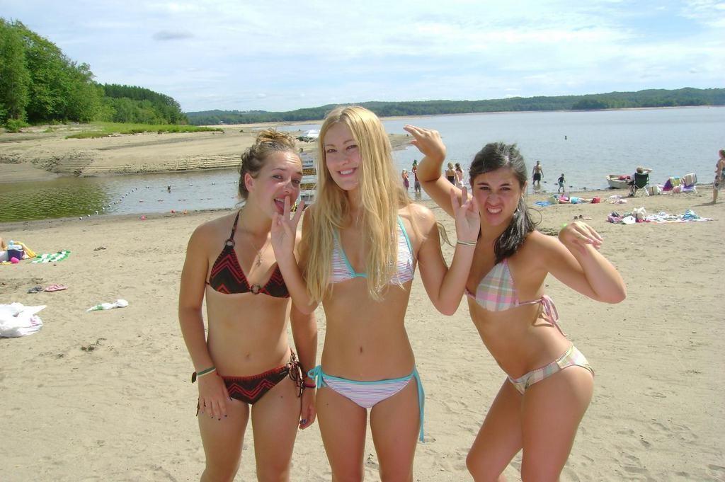 15P Cute amateur eighteen year old GFs in homemade pix