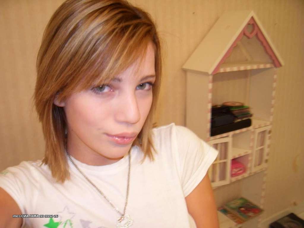 15P Homemade pix of real amateur teen girlfriend fingering her pussy
