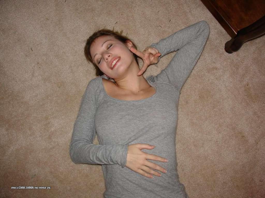 15P Homemade pix of real amateur teen girlfriend fingering her pussy
