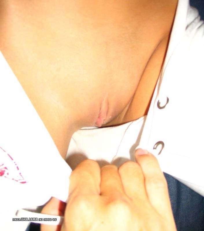 15P Homemade pix of amateur teen GF spreading pussy