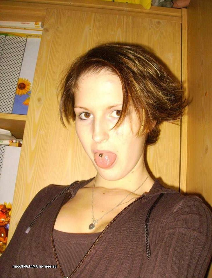 15P Amateur teen girlfriend spreads and sucks cock in homemade pix