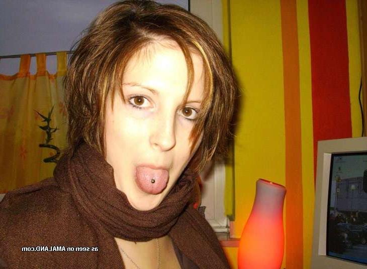 15P Amateur teen girlfriend spreads and sucks cock in homemade pix