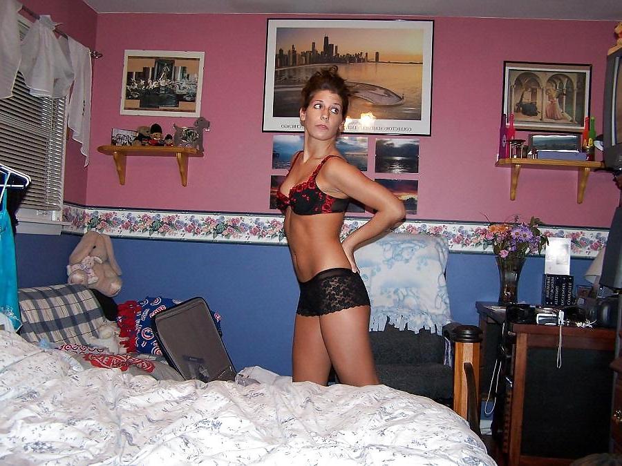 18P Brunette amateur bedroom posing
