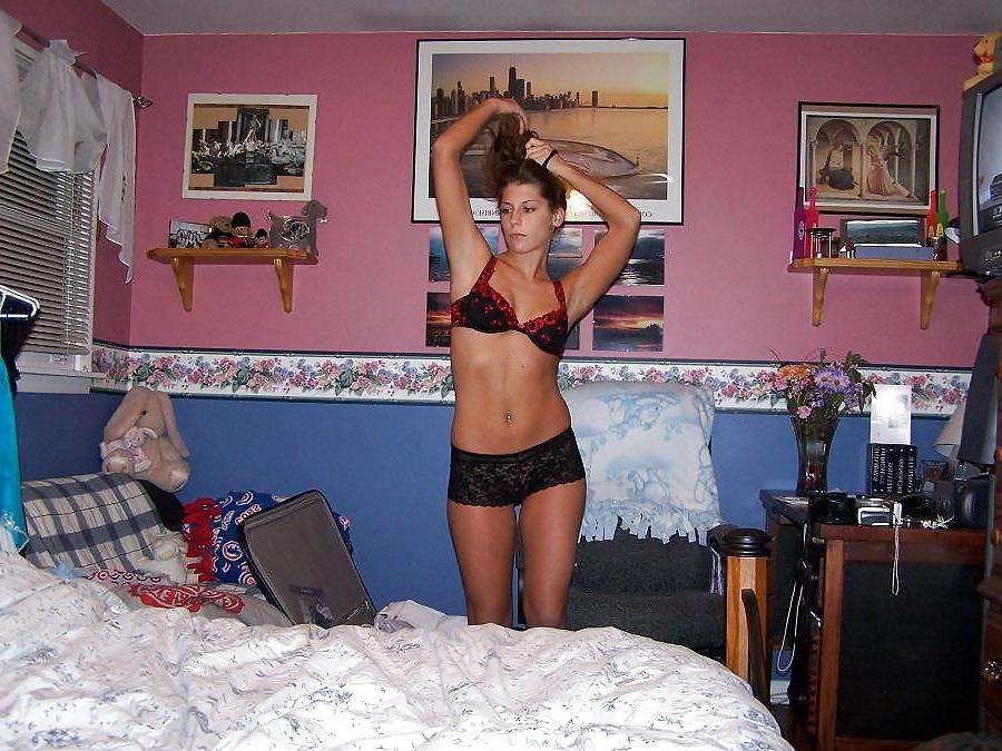18P Brunette amateur bedroom posing