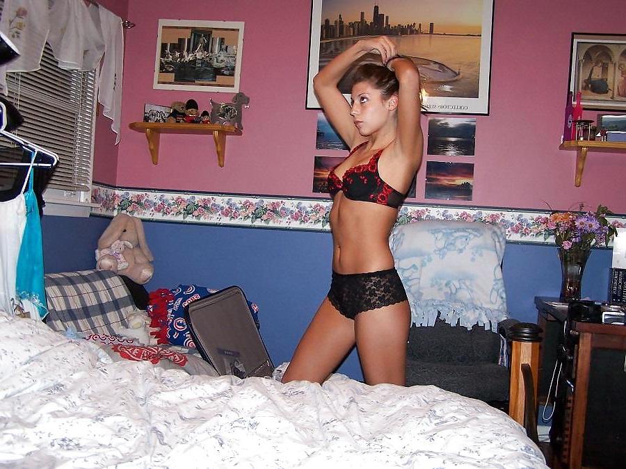 18P Brunette amateur bedroom posing