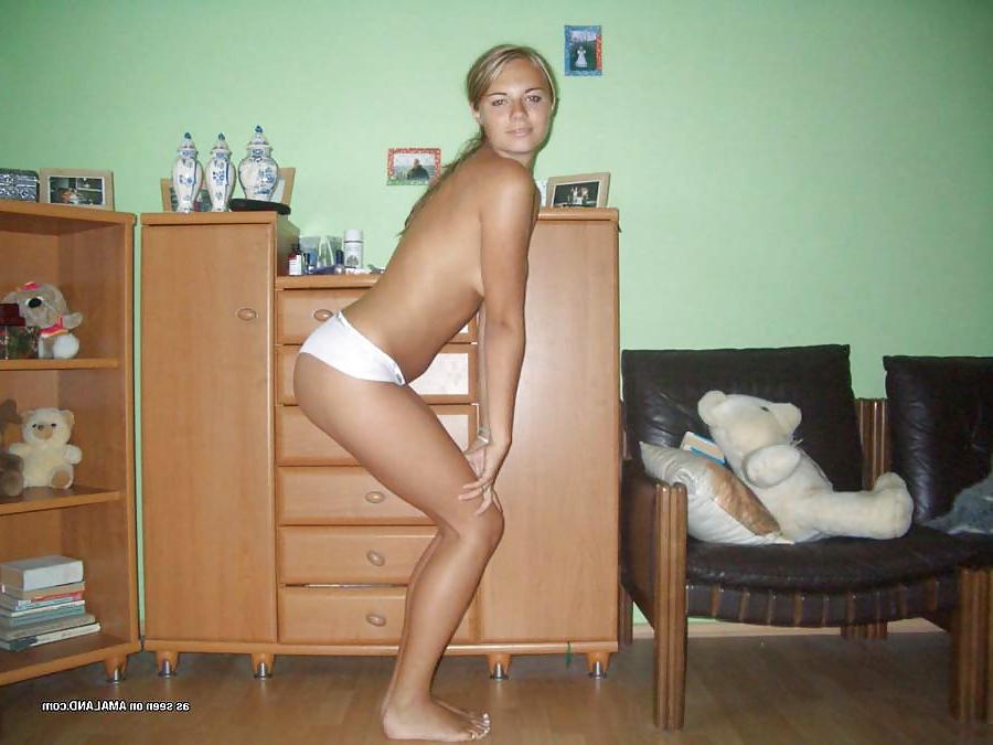 12P Cute amateur teen posing naked