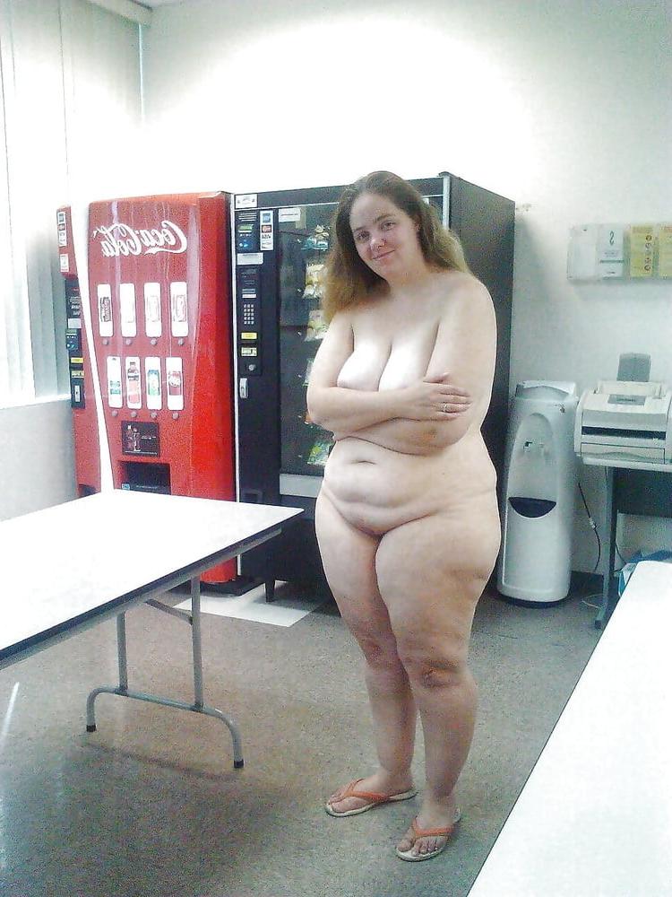 25P Amateur In USA (022) Unknown girl are nude in public &amp; work