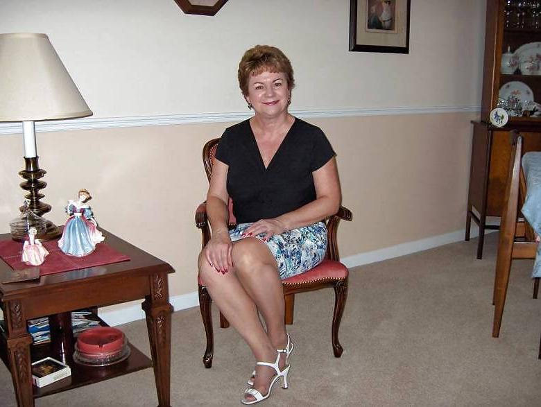 25P Wife Granny with two black cock