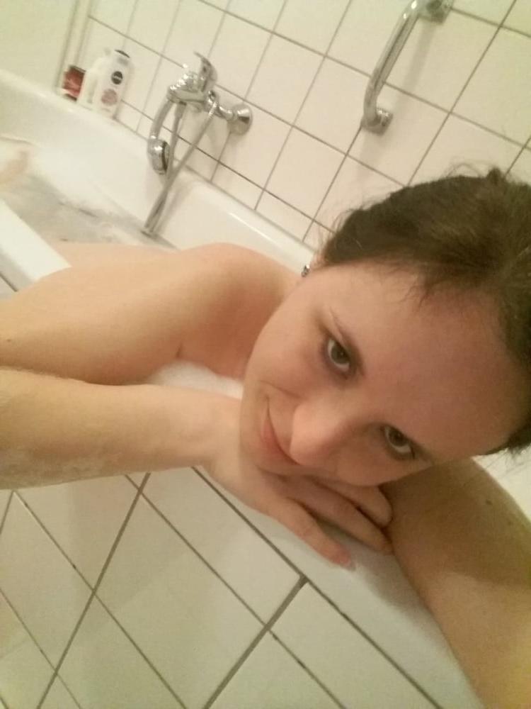 24P Ania 36 Merzhausen - Polish busty amateur in Germany.