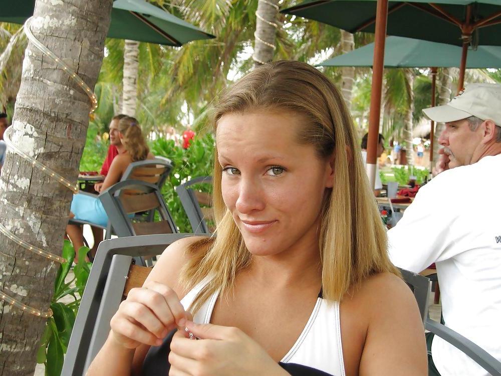 14P Amateur vacation blonde