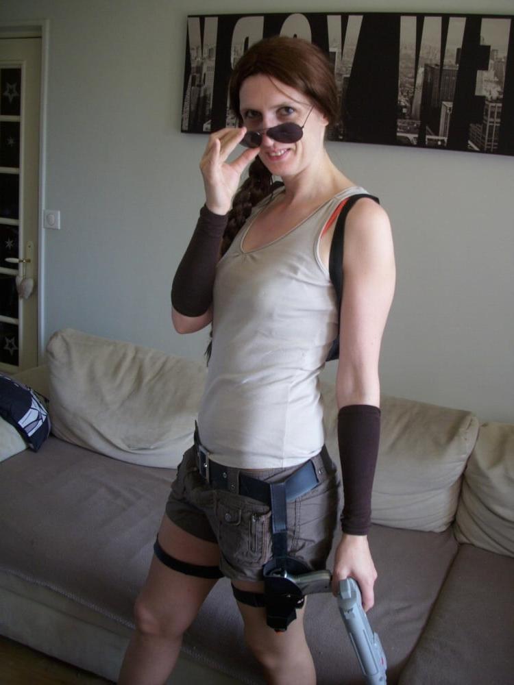 20P French amateur in sexy pose 3