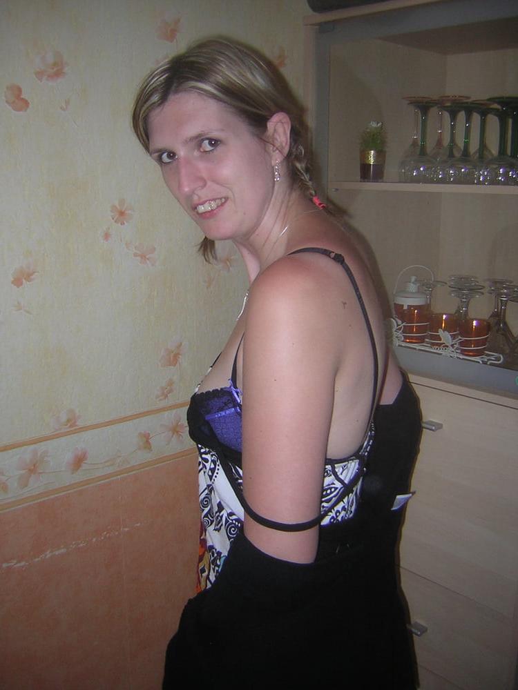 20P French amateur in sexy pose 3