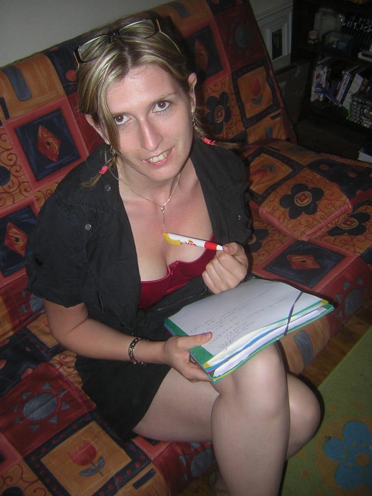 20P French amateur in sexy pose 3