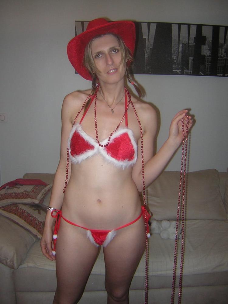 20P French amateur in sexy pose 3